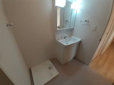【洗面所】 | サニーレジデンスⅢ | コンパクトで使いやすい洗面所