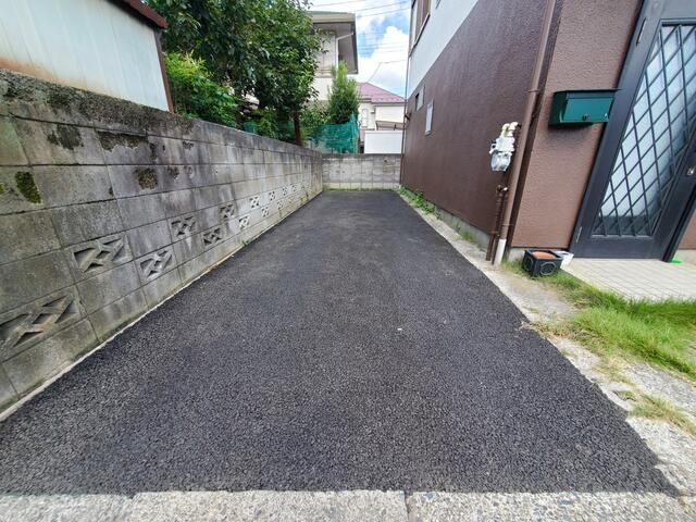府中市天神町貸家の玄関