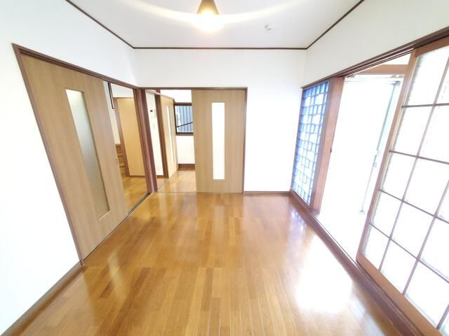 府中市天神町貸家の居間・リビング