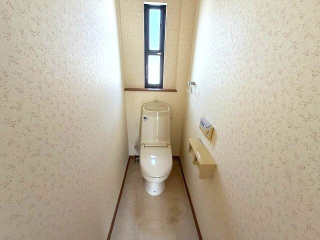 重住一丁目　戸建のトイレ