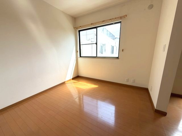 重住一丁目　戸建の洋室