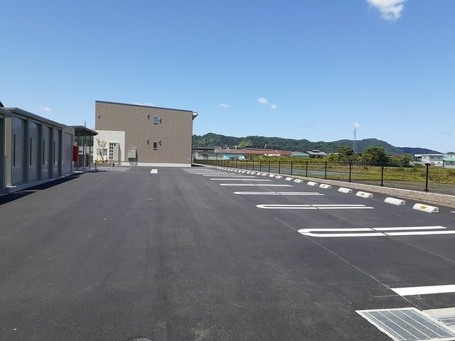ユートピア・ホームの駐車場
