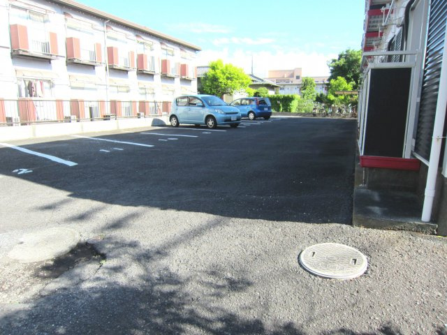 筑波ユニバーサイドの駐車場|駐車スペースもあります