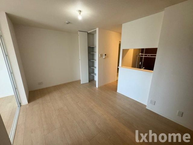 茨木シャーメゾン五日市の居間・リビング