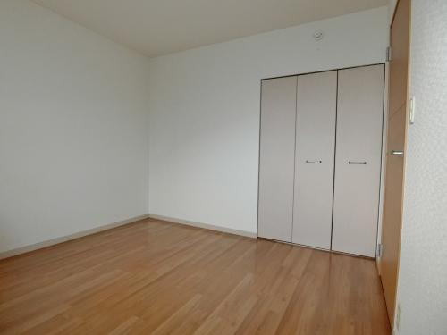 レジデンス・グリンダの洋室|落ち着いた色調の洋室です