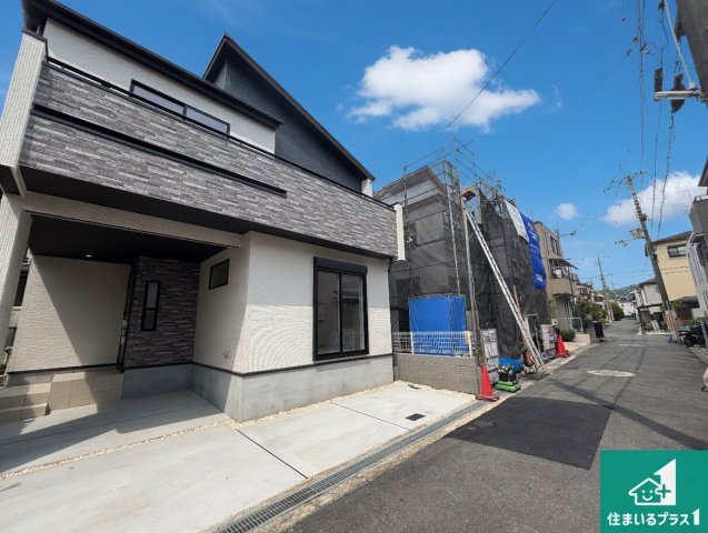 13日(土)14日(日)現地見学可能！　交野市幾野　限定1邸の前面道路含む現地写真|周辺は閑静な住宅街！前面道路広々で車の出し入れも便利です。駐車が苦手な方でも安心して車庫入れできます！