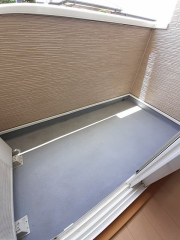 フリーデのバルコニー|外からの目が気にならないバルコニーで洗濯物が干せます