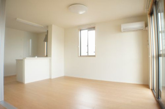 【居間・リビング】 | リュミエール近藤　A | 居間です