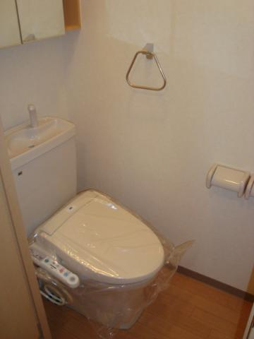 リリーガーデンのトイレ|シャワー付トイレ