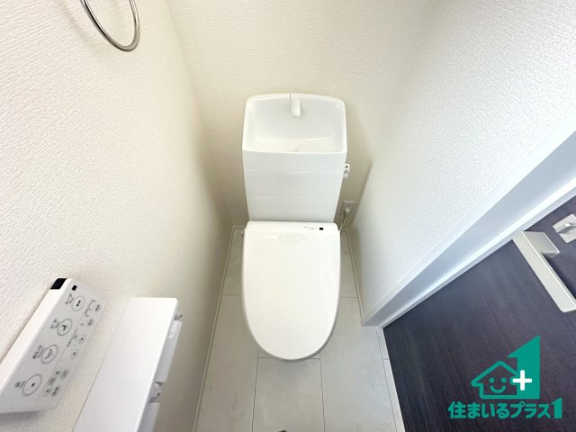 ●31(土)1(日)3(祝)現地案内可能！　桜井市外山　全2邸のトイレ|1・2階の2ヶ所にあるので、朝の忙しい時間の順番待ちもなく、深夜の利用にも大変便利です。