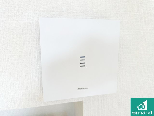 川辺郡猪名川町伏見台　第2期　新築一戸建ての防犯設備|24時間録画機能搭載のインターホンで、防犯も来客対応もこれ1台。
訪問者の有無に関わらず玄関前を録画し、家族の安心を守ります。