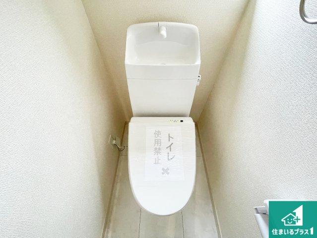 ●5(土)6(日)現地案内可能！　大和郡山市九条町　全11邸のトイレ|1・2階の2ヶ所にあるので、朝の忙しい時間の順番待ちもなく、深夜の利用にも大変便利です。