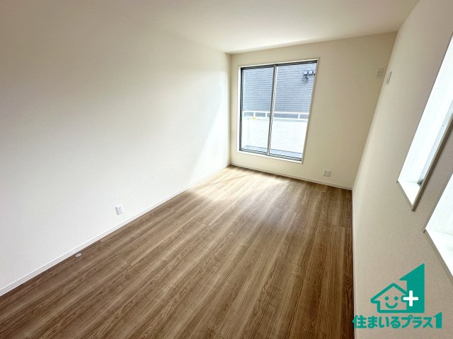 ●大和郡山市九条町　第4期　新築一戸建ての洋室|シンプルな洋室は、自分好みのインテリアが楽しめます♪ご家族とインテリアや家具を選びに行くのは入居時の醍醐味の一つです。ぜひお楽しみください♪