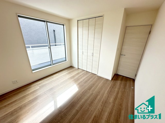 ●大和郡山市九条町　第4期　新築一戸建ての洋室|シンプルな洋室は、自分好みのインテリアが楽しめます♪ご家族とインテリアや家具を選びに行くのは入居時の醍醐味の一つです。ぜひお楽しみください♪
