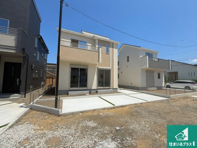 29(土)30(日)現地説明会！◆羽曳野市羽曳が丘西　新築一戸建ての前面道路含む現地写真|周辺は閑静な住宅街！前面道路広々で車の出し入れも便利です。駐車が苦手な方でも安心して車庫入れできます！