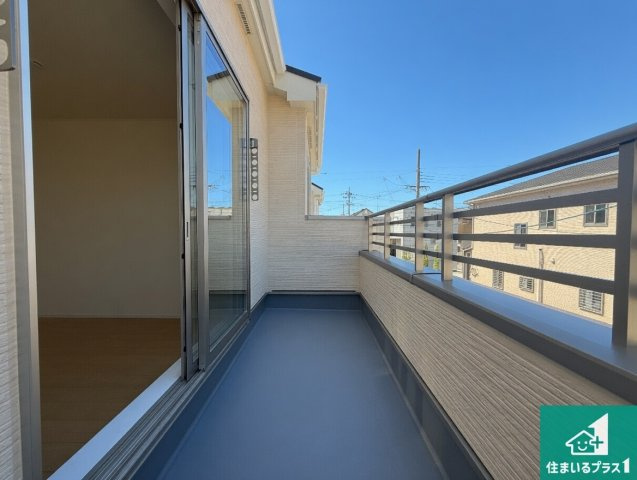 29(土)30(日)現地説明会！◆羽曳野市羽曳が丘西　新築一戸建てのバルコニー|ワイドバルコニーは洗濯物を干すスペースが広いのでご家族が多くても安心！