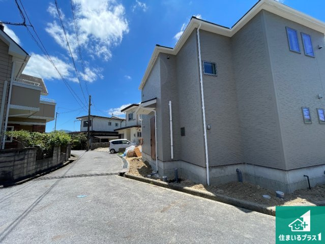 ★12(土)13(日)現地見学可能！★野洲市近江富士　全2邸の前面道路含む現地写真|周辺は落ち着いた街並みの住宅地！子育てがしやすい住環境です！まだ未完成ですが、現地でしかわからない事もございます。是非一度ご覧ください。