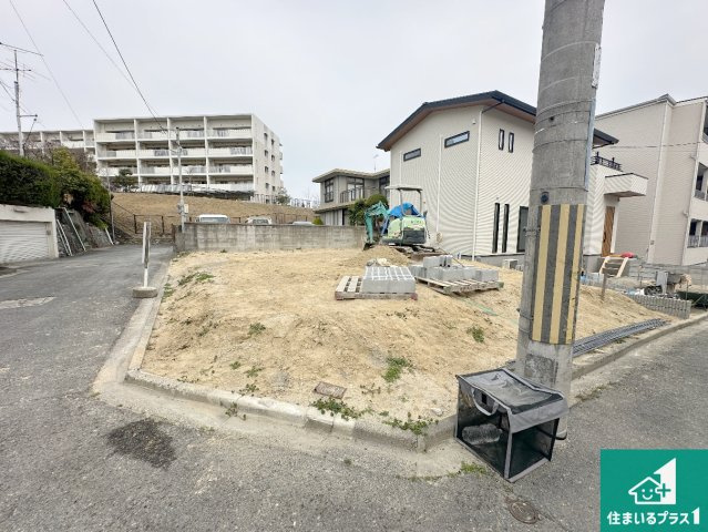 ●奈良市学園朝日町　第2期　新築一戸建ての前面道路含む現地写真|周辺は閑静な住宅街です。前面道路もしっかりと有りますので車の出し入れも安心ですよ！