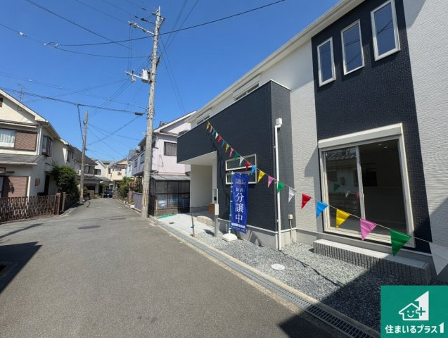 1日(土)2日(日)現地見学可能！　枚方市池之宮　限定1邸の前面道路含む現地写真|周辺は閑静な住宅街！前面道路広々で車の出し入れも便利です。駐車が苦手な方でも安心して車庫入れできます！