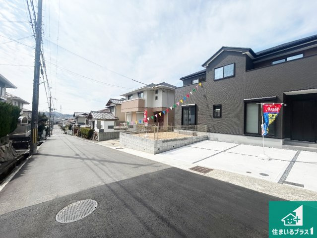 1日(土)2日(日)現地見学可能！神戸市北区筑紫が丘　限定1邸の前面道路含む現地写真|周辺は閑静な住宅街！前面道路広々で車の出し入れも便利です。駐車が苦手な方でも安心して車庫入れできます！