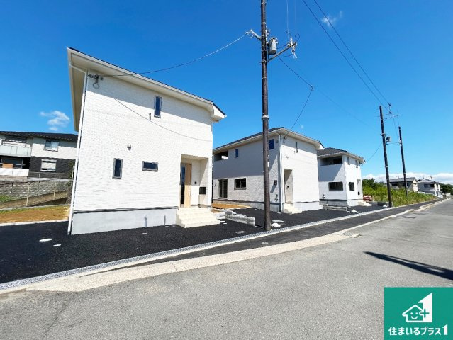 ●5(土)6(日)現地説明会！　奈良市七条　全3邸の前面道路含む現地写真|周辺は閑静な住宅街！前面道路広々で車の出し入れも便利です。駐車が苦手な方でも安心して車庫入れできます！
