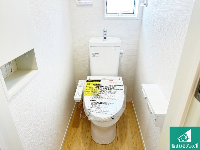 ●奈良市七条　第6期　新築一戸建てのトイレ|1・2階の2ヶ所にあるので、朝の忙しい時間の順番待ちもなく、深夜の利用にも大変便利です。