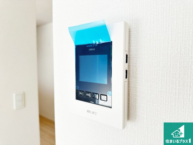 ●奈良市七条　第6期　新築一戸建ての防犯設備|カラーモニターインターホン！声だけでなく来訪者の姿や顔がモニターで確認できるので、小さなお子様がいらっしゃるご家庭でも安心できます！