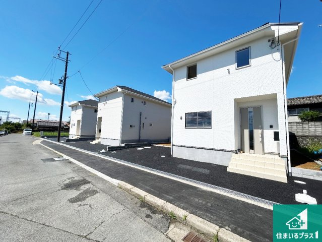 ●奈良市七条　第6期　新築一戸建て　の前面道路含む現地写真|周辺は閑静な住宅街です。前面道路もしっかりと有りますので車の出し入れも安心ですよ！