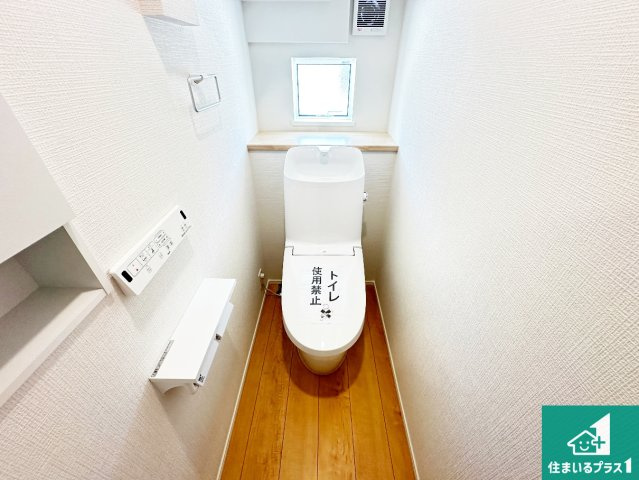 1(土)2(日)現地説明会　奈良市学園大和町　のトイレ|1・2階の2ヶ所にあるので、朝の忙しい時間の順番待ちもなく、深夜の利用にも大変便利です。