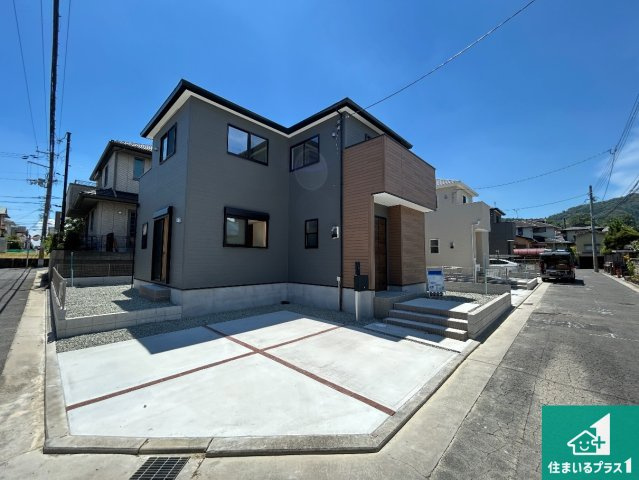 大和郡山市矢田山町　第4期　新築一戸建ての前面道路含む現地写真|周辺は閑静な住宅街！前面道路広々で車の出し入れも便利です。駐車が苦手な方でも安心して車庫入れできます！