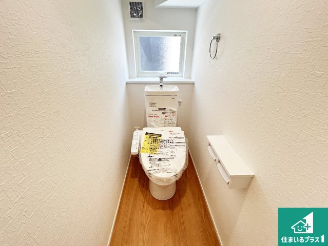 大和郡山市矢田山町　第4期　新築一戸建てのトイレ|1・2階の2ヶ所にあるので、朝の忙しい時間の順番待ちもなく、深夜の利用にも大変便利です。