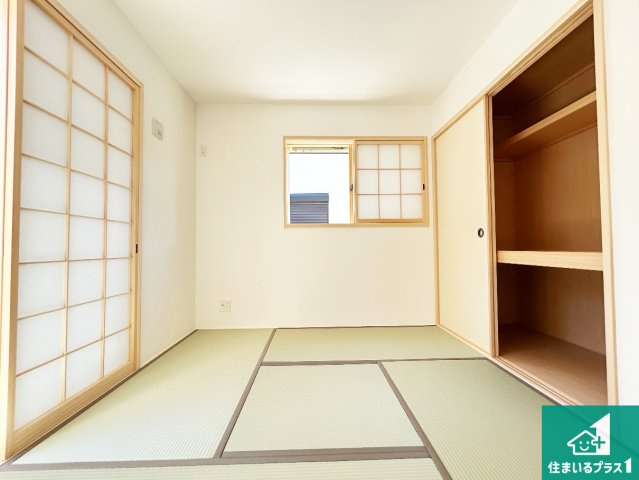 ●大和郡山市矢田山町　第4期　新築一戸建ての和室|一室あると便利な和室は客間としてだけでなく、小さなお子様のプレイルームや食後のくつろぎスペースとしてもご利用いただけます。収納もついていますので大活躍間違いなし！