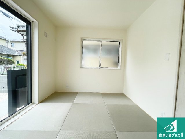 ★1(土)2(日)現地見学可能！★大津市下阪本　ラスト1邸の和室|一室あると便利な和室は客間としてだけでなく、小さなお子様のプレイルームや食後のくつろぎスペースとしてもご利用いただけます。収納もついていますので大活躍間違いなし！