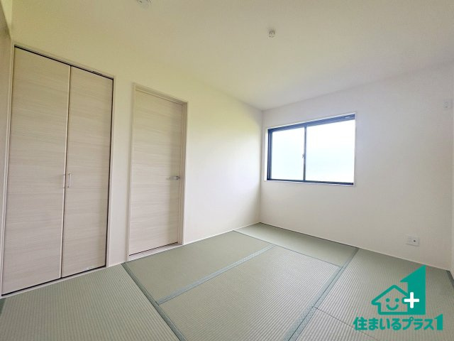 ●3(土)4(日)現地案内可能！　北葛城郡上牧町中筋出作　全3邸の和室|一室あると便利な和室は客間としてだけでなく、小さなお子様のプレイルームや食後のくつろぎスペースとしてもご利用いただけます。収納もついていますので大活躍間違いなし！