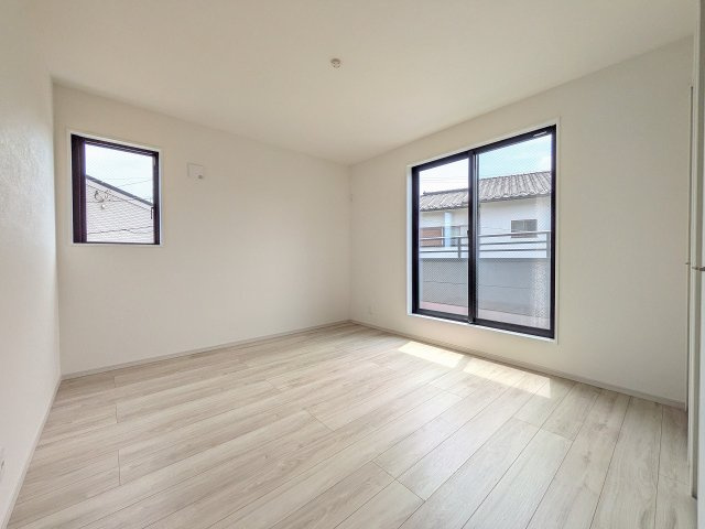 八王子市　上野町　新築一戸建て　１期の寝室|～2階バルコニーに面している6.9帖の主寝室です～