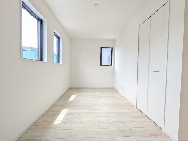 八王子市　上野町　新築一戸建て　１期の洋室|～2階5.8帖の洋室　2面採光で明るく風通しの良いお部屋です～