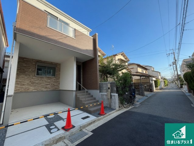 5日(土)6日(日)現地ご見学可能！　高槻市西冠　限定1邸の前面道路含む現地写真|車通りの少ない前面道路！お子様がいらっしゃるご家族でも安心！