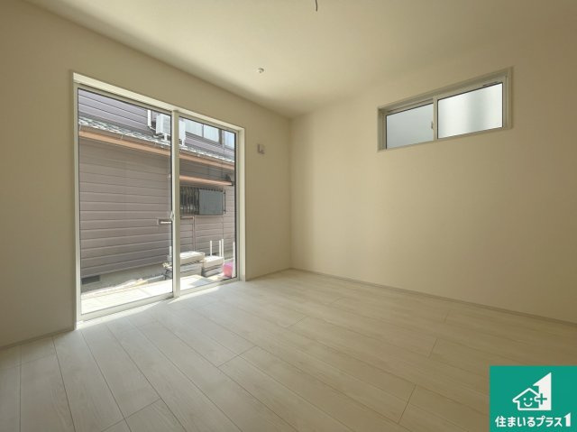 ★城陽市寺田市ノ久保　新築一戸建ての洋室|シンプルな洋室は、自分好みのインテリアが楽しめます♪ご家族とインテリアや家具を選びに行くのは物件購入時の醍醐味の一つです。ぜひお楽しみください♪