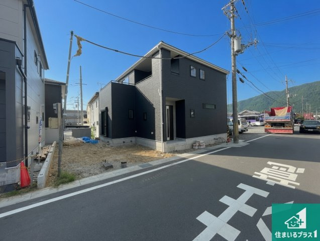 ★亀岡市篠町篠上西裏　新築一戸建ての駐車場|並列２台分の駐車スペース！急な来客でも安心です！
