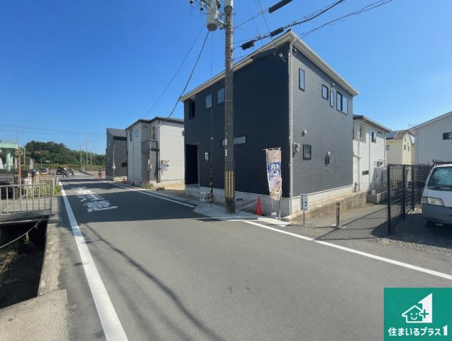 ★亀岡市篠町篠上西裏　新築一戸建ての外観|周辺は落ち着いた街並みの住宅地！子育てがしやすい住環境です！気になることがありましたら、お気軽にお問い合わせください！