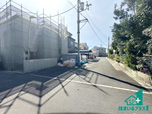 ●10(土)11(日)12(祝)現地案内可能！　奈良市神殿町　限定1邸の前面道路含む現地写真|周辺は閑静な住宅街です。前面道路もしっかりと有りますので車の出し入れも安心ですよ！