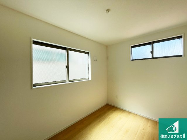 ★宇治市大久保町上ノ山　第1期　新築一戸建ての洋室|シンプルな洋室は、自分好みのインテリアが楽しめます♪ご家族とインテリアや家具を選びに行くのは入居時の醍醐味の一つです。ぜひお楽しみください♪