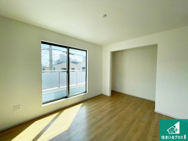 ★宇治市大久保町上ノ山　第1期　新築一戸建ての洋室|シンプルな洋室は、自分好みのインテリアが楽しめます♪ご家族とインテリアや家具を選びに行くのは入居時の醍醐味の一つです。ぜひお楽しみください♪