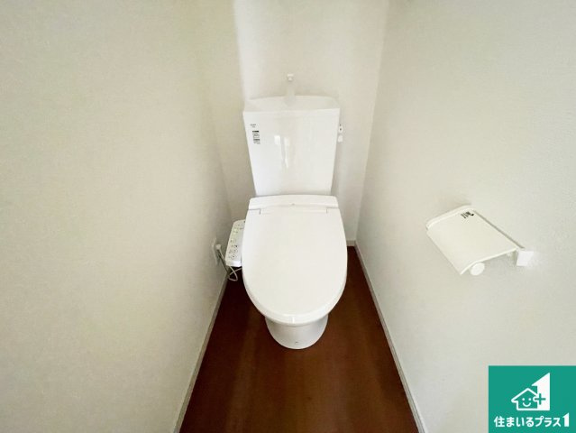 ★宇治市大久保町上ノ山　第1期　新築一戸建てのトイレ|1・2階の2ヶ所にあるので、朝の忙しい時間の順番待ちもなく、深夜の利用にも大変便利です。