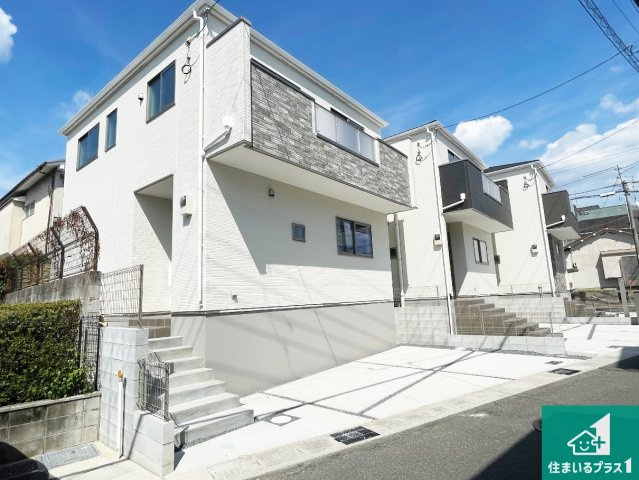 ★宇治市大久保町上ノ山　第1期　新築一戸建てのトイレ|シンプルなトイレは落ち着く空間！お手入れも簡単です！