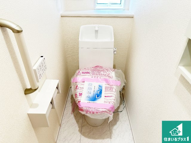 奈良市南京終町　新築一戸建てのトイレ|1・2階の2ヶ所にあるので、朝の忙しい時間の順番待ちもなく、深夜の利用にも大変便利です。