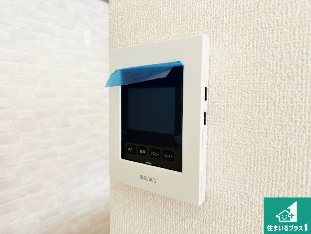 奈良市南京終町　新築一戸建ての防犯設備|カラーモニターインターホン！声だけでなく来訪者の姿や顔がモニターで確認できるので、小さなお子様がいらっしゃるご家庭でも安心できます！