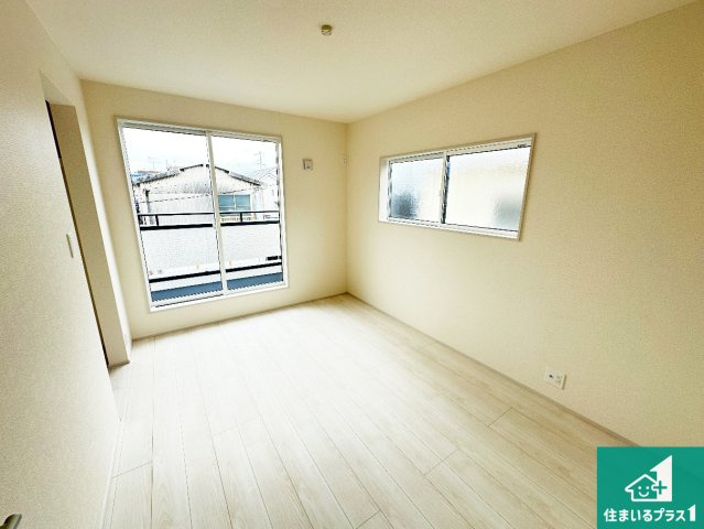 奈良市南京終町　新築一戸建ての洋室|シンプルな洋室は、自分好みのインテリアが楽しめます♪ご家族とインテリアや家具を選びに行くのは入居時の醍醐味の一つです。ぜひお楽しみください♪