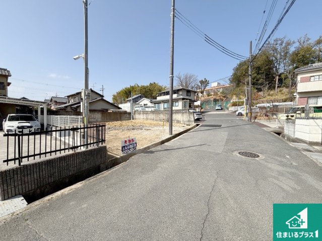 奈良市法蓮町　第26期　新築一戸建ての前面道路含む現地写真|周辺は閑静な住宅街です。前面道路もしっかりと有りますので車の出し入れも安心ですよ！