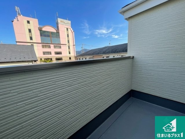 ★大津市雄琴　第1期　新築一戸建てのバルコニー|ワイドバルコニーは洗濯物を干すスペースが広いのでご家族が多くても安心！
